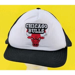Vintage Chicago Bulls Snapback Hat Universal Brand Trucker Cap 90s NBA Licensed